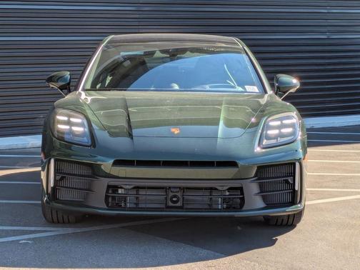 2026 Porsche Panamera 4