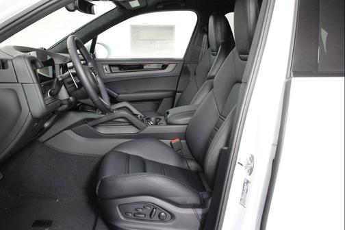 Carrara White Metallic 2026 Porsche Cayenne Cayenne GTS