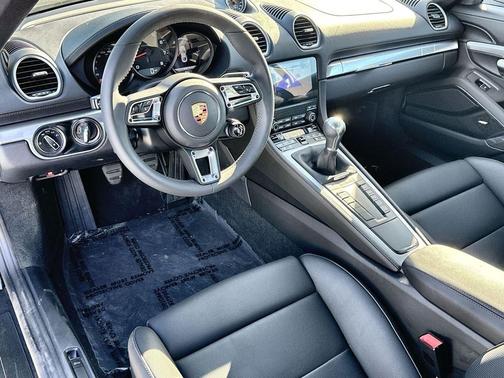 2025 Porsche 718 Cayman Style Edition