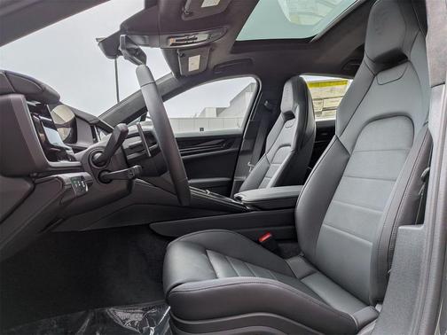 2026 Porsche Panamera 4 E-Hybrid