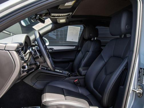 Dolomite Silver Metallic 2025 Porsche Macan Macan