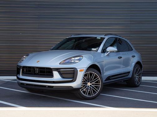 Dolomite Silver Metallic 2025 Porsche Macan Macan