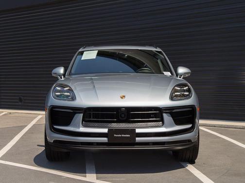 Dolomite Silver Metallic 2025 Porsche Macan Macan