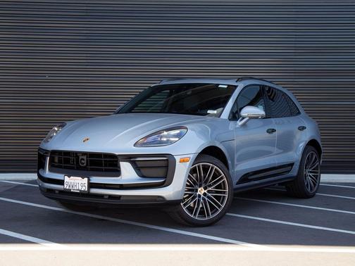 Dolomite Silver Metallic 2025 Porsche Macan Macan