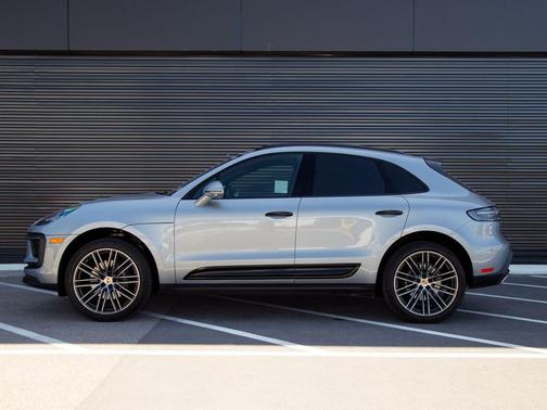 Dolomite Silver Metallic 2025 Porsche Macan Macan