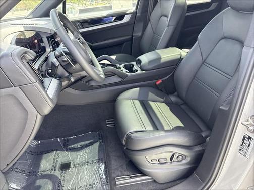 2025 Porsche Cayenne Base