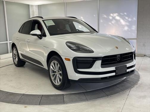 2024 Porsche Macan Base (PDK)