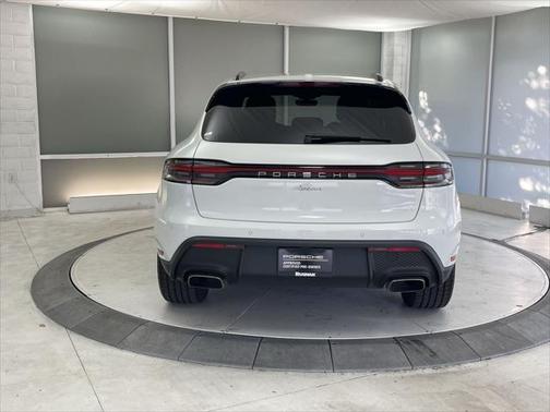 2024 Porsche Macan Base (PDK)