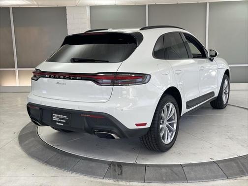 2024 Porsche Macan Base (PDK)