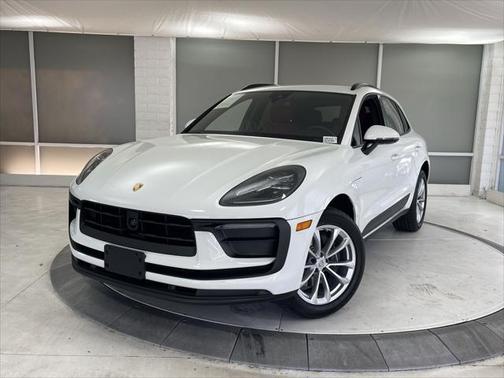 2024 Porsche Macan Base (PDK)