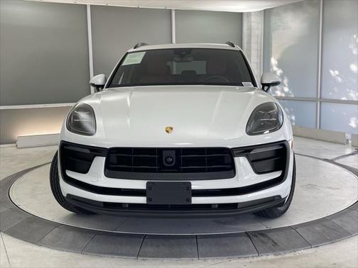 2024 Porsche Macan Base (PDK)