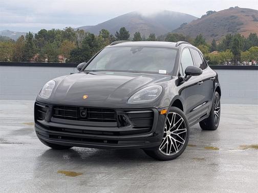 2026 Porsche Macan 