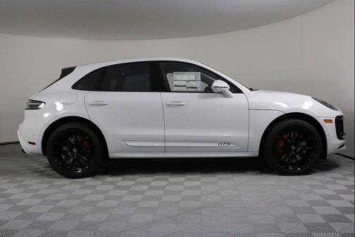 Carrara White Metallic 2026 Porsche Macan Macan GTS