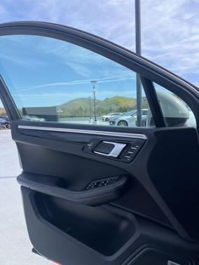 Chalk 2021 Porsche Macan Macan