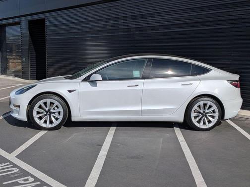 2022 Tesla Model 3 Standard Range