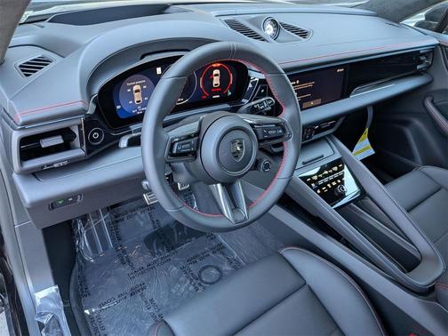2025 Porsche Macan Turbo
