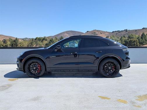 2025 Porsche Macan Turbo