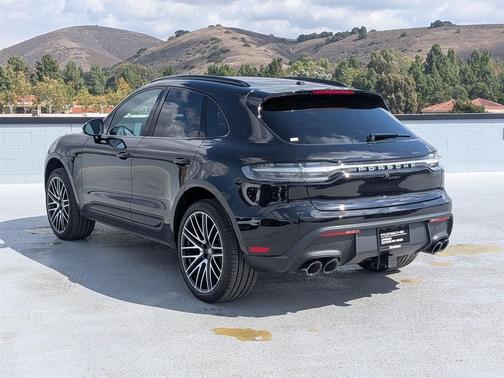 2025 Porsche Macan Base