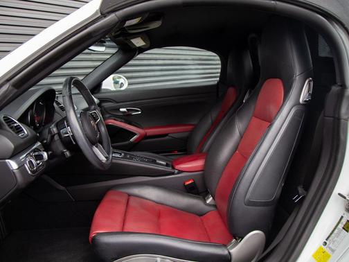 2023 Porsche 718 Boxster T