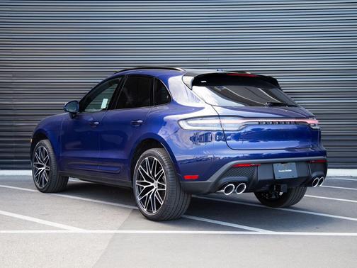 Gentian Blue Metallic 2026 Porsche Macan Macan
