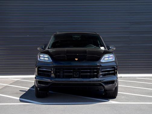 Chromite Black Metallic 2026 Porsche Cayenne Cayenne