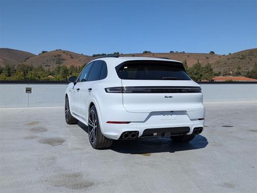 2025 Porsche Cayenne Turbo