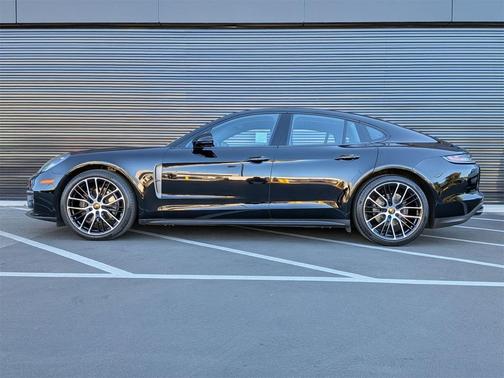 2023 Porsche Panamera Platinum Edition