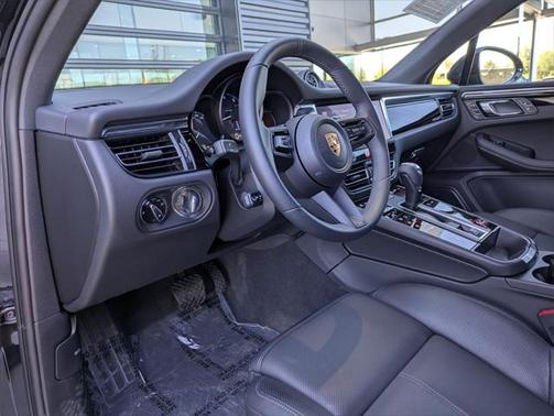 2025 Porsche Macan Base