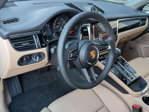 Dolomite Silver Metallic 2026 Porsche Macan Macan