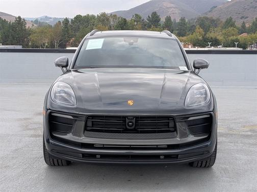 2025 Porsche Macan 