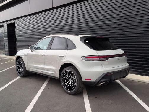 2026 Porsche Macan 
