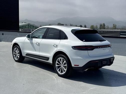 2025 Porsche Macan Base