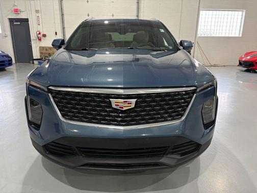 Deep Sea Metallic 2024 Cadillac XT4 Luxury