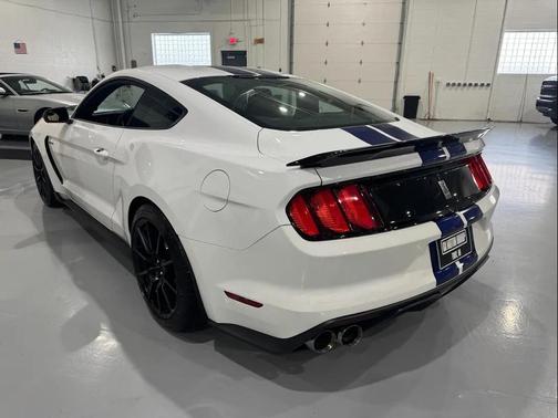 2016 Ford Shelby GT350 Base
