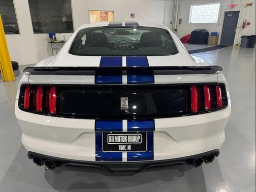 2016 Ford Shelby GT350 Base