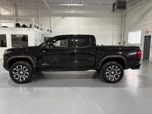 Onyx Black 2023 GMC Canyon AT4