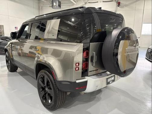 2024 Land Rover Defender 110 P300