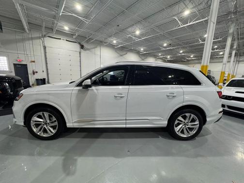 2023 Audi Q7 45 Premium