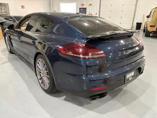 2015 Porsche Panamera GTS