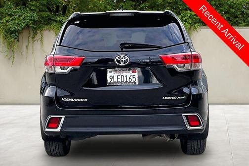 Midnight Black Metallic 2019 Toyota Highlander Limited