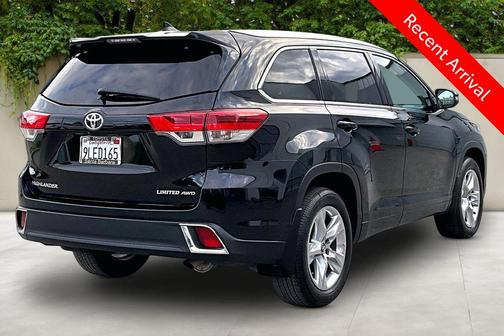 Midnight Black Metallic 2019 Toyota Highlander Limited