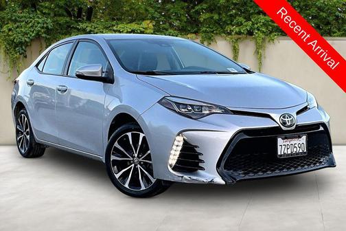 Classic Silver Metallic 2017 Toyota Corolla SE