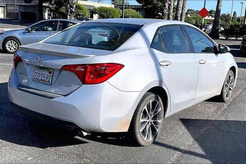 Classic Silver Metallic 2017 Toyota Corolla SE