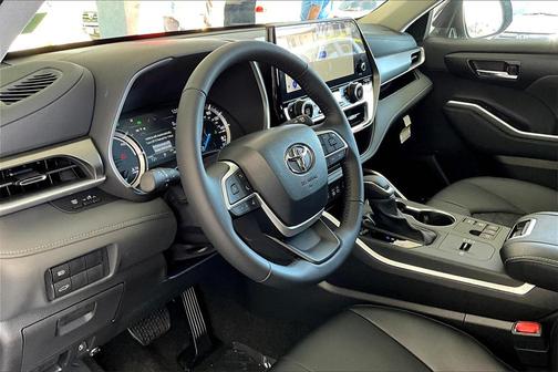 2025 Toyota Highlander Hybrid XLE