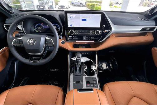 Midnight Black Metallic 2026 Toyota Highlander Hybrid Platinum