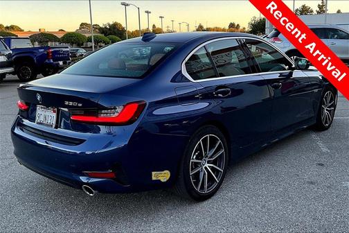 2022 BMW 330e Base