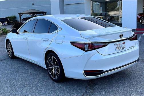 Eminent White Pearl 2025 Lexus ES 300h Base