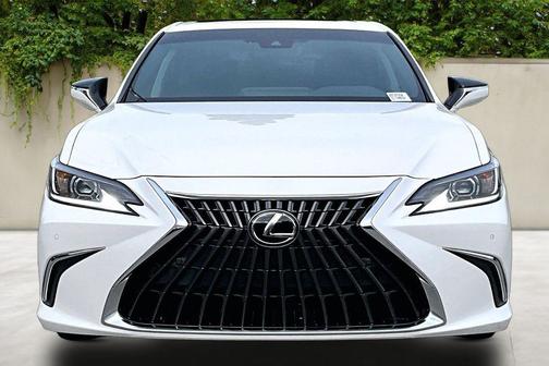Eminent White Pearl 2025 Lexus ES 300h Base