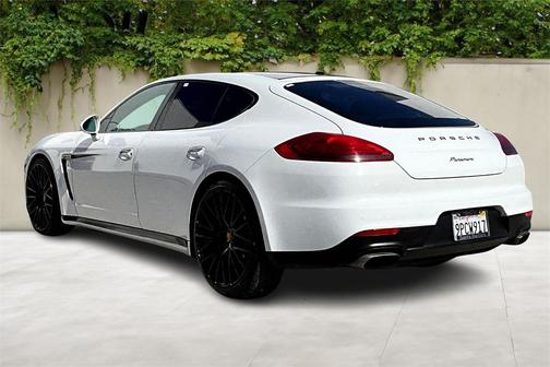 2016 Porsche Panamera 4
