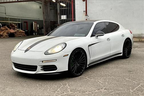 2016 Porsche Panamera 4